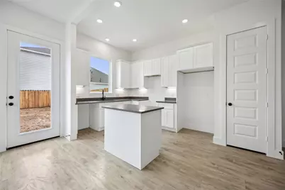 8107 Calhoun Road, Houston, TX 77033 - Photo 4