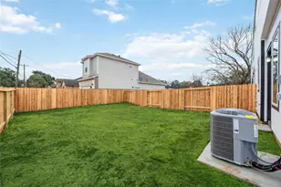 8107 Calhoun Rd, Houston, TX 77033 - Photo 26