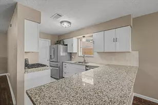 2901 Castle Ct, Pearland, TX 77581 - Photo 4