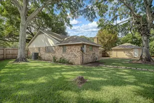2901 Castle Ct, Pearland, TX 77581 - Photo 36