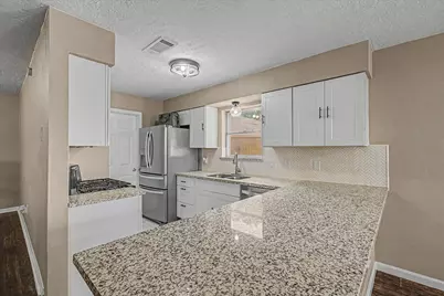 2901 Castle Court, Pearland, TX 77581 - Photo 4