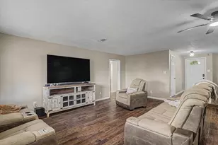 2901 Castle Ct, Pearland, TX 77581 - Photo 6