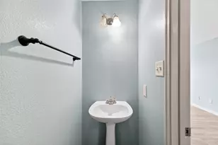 1010 Larks Trace Ln, Houston, TX 77090 - Photo 6