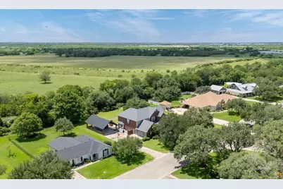 123 Northwood, Cuero, TX 77954 - Photo 4