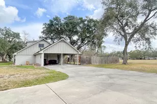 905 Center St, El Campo, TX 77437 - Photo 34