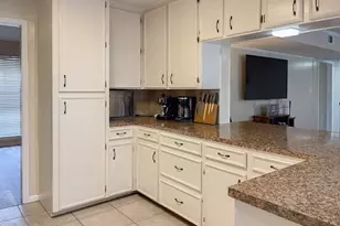 905 Center St, El Campo, TX 77437 - Photo 10