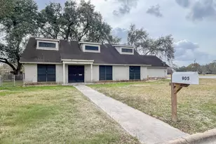905 Center St, El Campo, TX 77437 - Photo 2