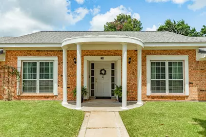136 Tamarisk Trail, Lake Jackson, TX 77566 - Photo 2