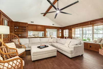 136 Tamarisk Trail, Lake Jackson, TX 77566 - Photo 8