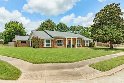 136 Tamarisk Trail, Lake Jackson, TX 77566 - Photo 4