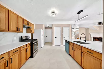 15014 Middle Oaks Boulevard, Houston, TX 77082 - Photo 18