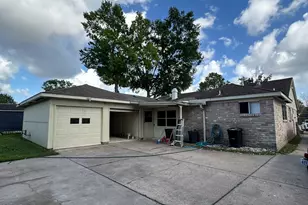 11702 Brighton Ln, Meadows Place, TX 77477 - Photo 16
