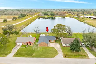 239 Lakewood Dr, Clute, TX 77531 - Photo 4