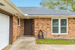 239 Lakewood Dr, Clute, TX 77531 - Photo 6