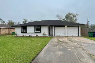 251 Schley St, Richwood, TX 77531 - Photo 2