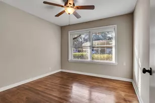 219 E Janisch Rd, Houston, TX 77022 - Photo 14