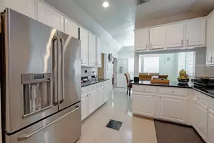 11823 Caprock Canyons Ln, Sugar Land, TX 77498 - Photo 10