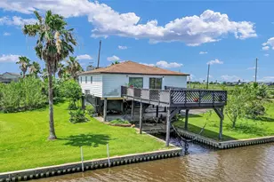 1571 Blue Water Dr, Freeport, TX 77541 - Photo 2