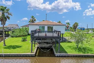 1571 Blue Water Dr, Freeport, TX 77541 - Photo 1