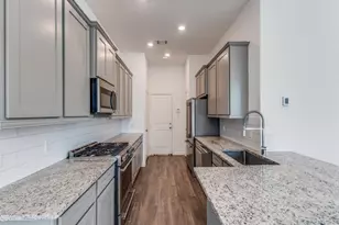 214 Fulton Station Dr, Houston, TX 77009 - Photo 8