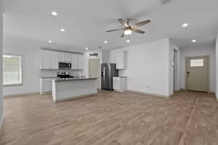 635 Hidden Brk Dr, Baytown, TX 77523 - Photo 8