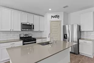 635 Hidden Brk Dr, Baytown, TX 77523 - Photo 12