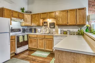 112 E Alamo St, Brenham, TX 77833 - Photo 8