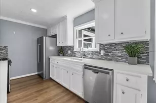 2001 5th Ave N, Texas City, TX 77590 - Photo 12