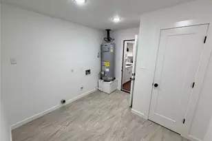 1017 Crossing Rd, Angleton, TX 77515 - Photo 16