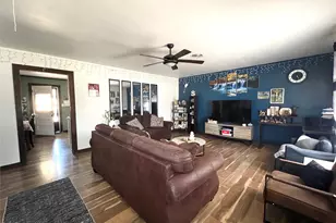 504 Henson St, El Campo, TX 77437 - Photo 2
