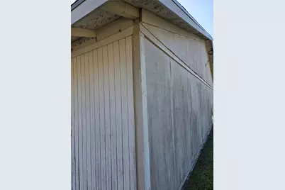 1006 5th St, Palacios, TX 77465 - Photo 2