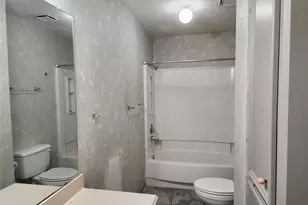 5903 Green Falls Dr, Houston, TX 77088 - Photo 8