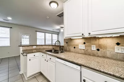 246 W Stedhill Loop Loop, The Woodlands, TX 77384 - Photo 10