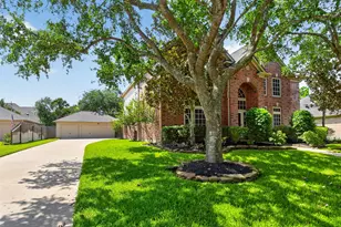 2804 Harvest Hill Dr, Friendswood, TX 77546 - Photo 2