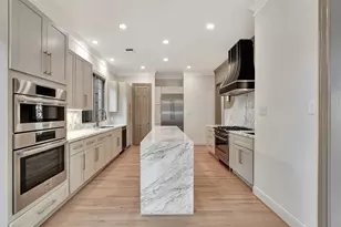 74 Briar Hollow Ln, Houston, TX 77027 - Photo 22