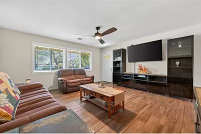 204 King Dr, Columbus, TX 78934 - Photo 8