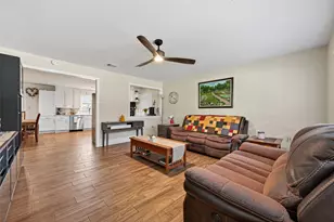 204 King Dr, Columbus, TX 78934 - Photo 6