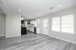 9211 Vinearbor St, Houston, TX 77033 - Photo 10