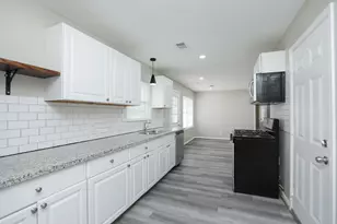 9211 Vinearbor St, Houston, TX 77033 - Photo 16