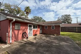 7 Maple Ln, Galveston, TX 77551 - Photo 8