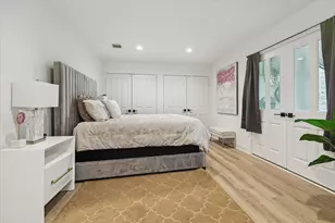 8 E Rivercrest Dr, Houston, TX 77042 - Photo 26