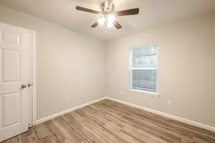 5755 Heron Dr, Houston, TX 77033 - Photo 20