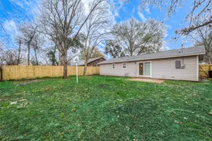 5755 Heron Dr, Houston, TX 77033 - Photo 38