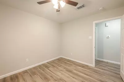 5755 Heron Drive, Houston, TX 77033 - Photo 22