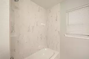 5755 Heron Dr, Houston, TX 77033 - Photo 28