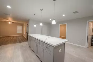 5755 Heron Dr, Houston, TX 77033 - Photo 14