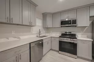 5755 Heron Dr, Houston, TX 77033 - Photo 12