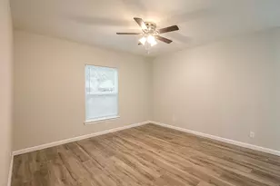 5755 Heron Dr, Houston, TX 77033 - Photo 30