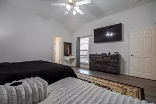 200 Canterbury Dr, Conroe, TX 77303 - Photo 14