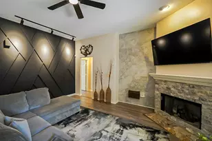 200 Canterbury Dr, Conroe, TX 77303 - Photo 6